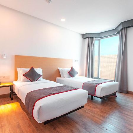 Super Oyo Townhouse 1 Hotel Salemba Jakarta Exterior photo