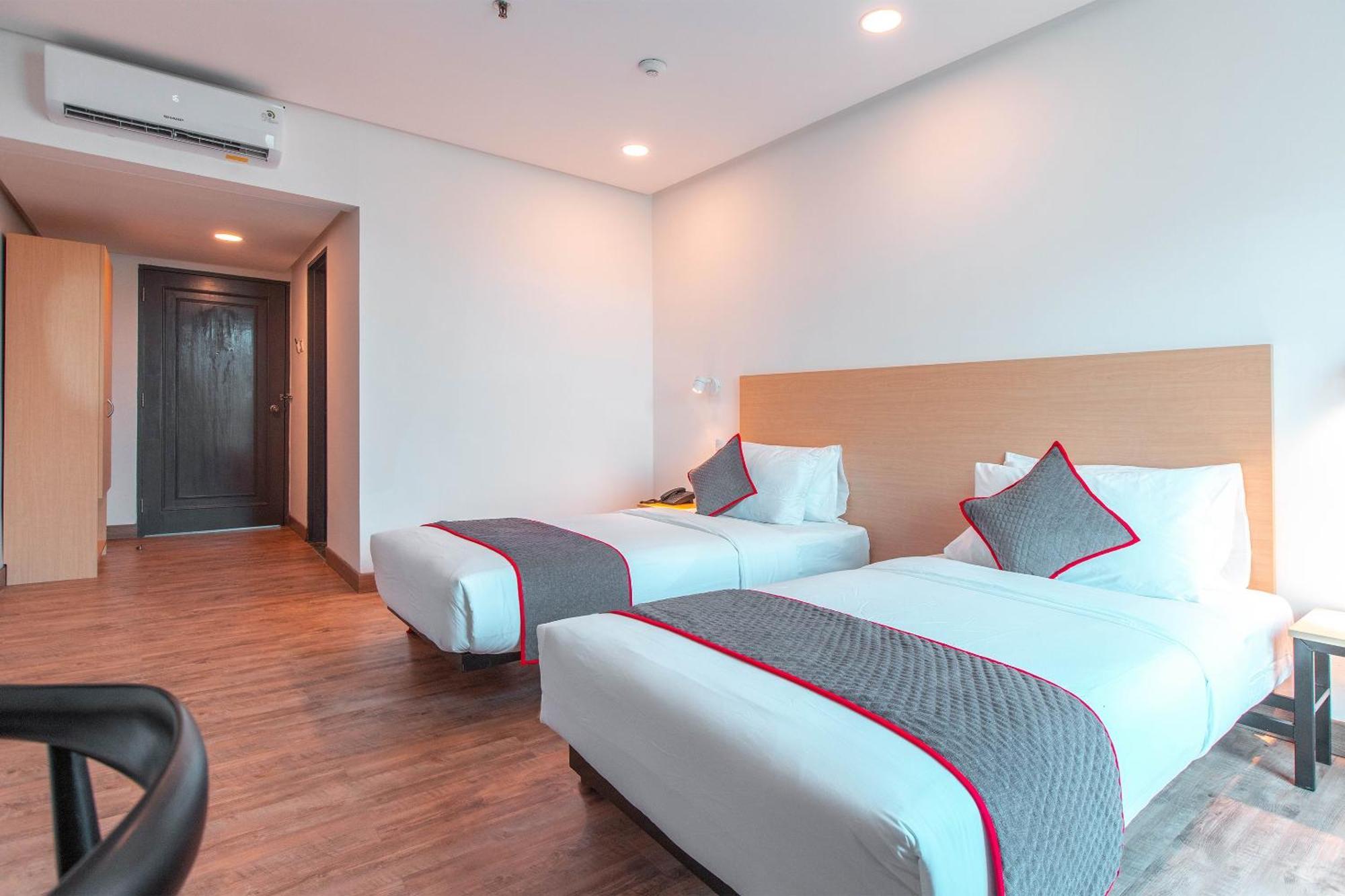 Super Oyo Townhouse 1 Hotel Salemba Jakarta Exterior photo