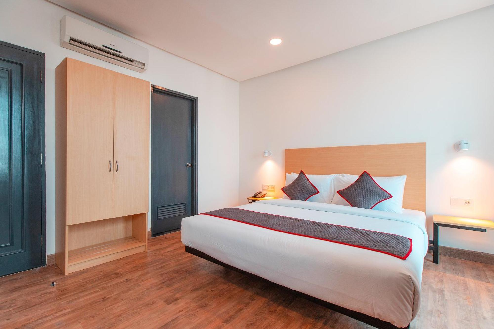 Super Oyo Townhouse 1 Hotel Salemba Jakarta Exterior photo